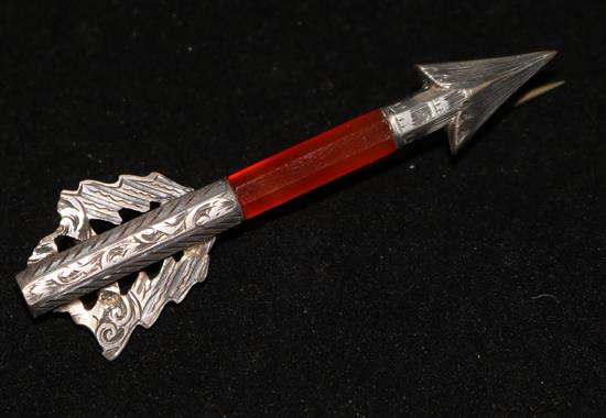 A Scottish silver and chalcedony arrow brooch, 2.75in.